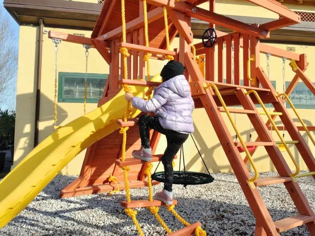 gioco in legno treehouse castle f5 mostra