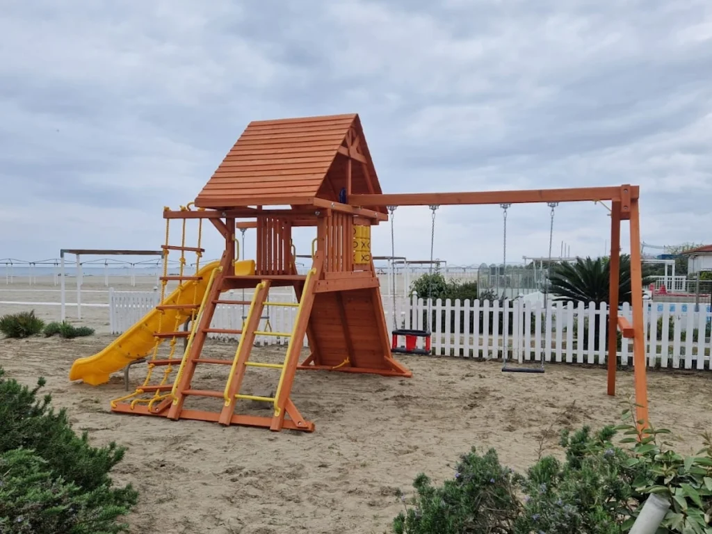 gioco in legno treehouse castle f6 stabilimento balneare