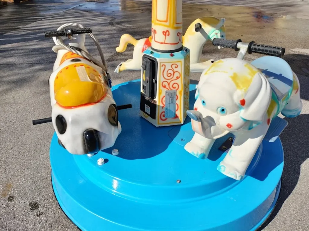 usato kiddie ride giostra girevole 3 soggetti f2 mostra
