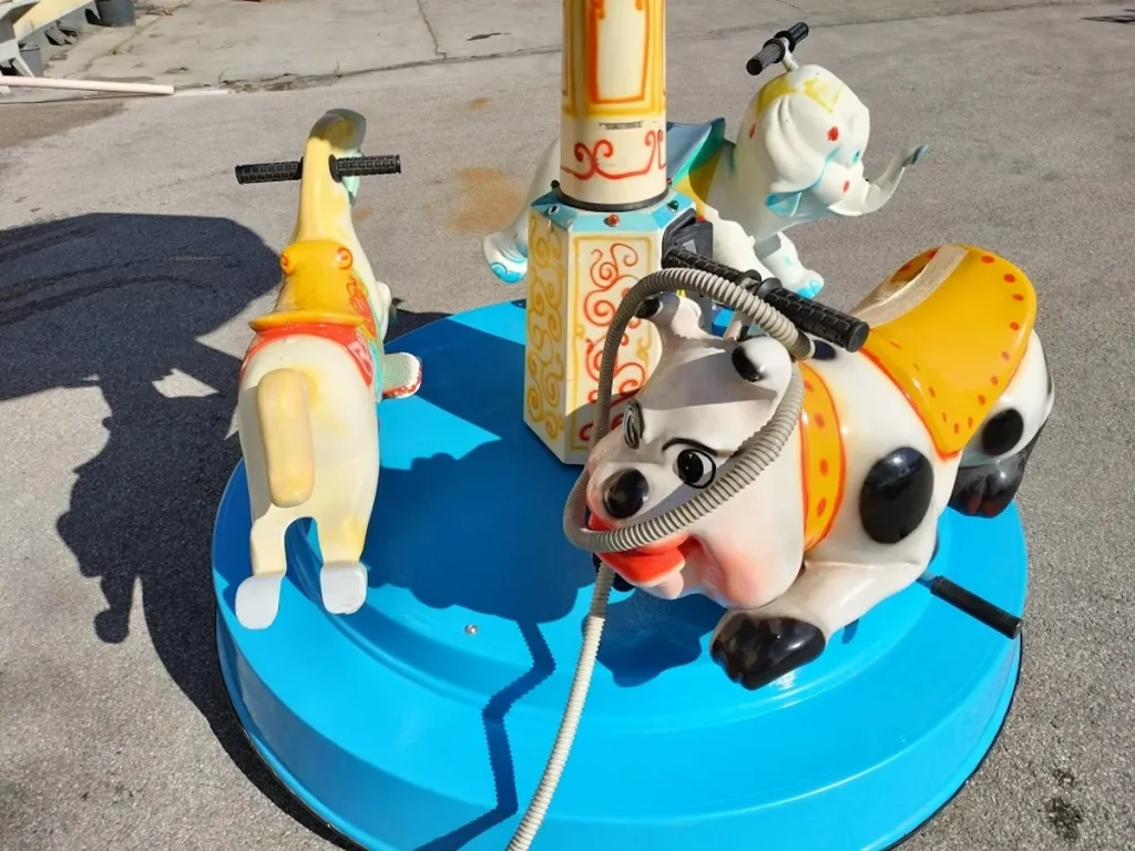 usato kiddie ride giostra girevole 3 soggetti f3 mostra