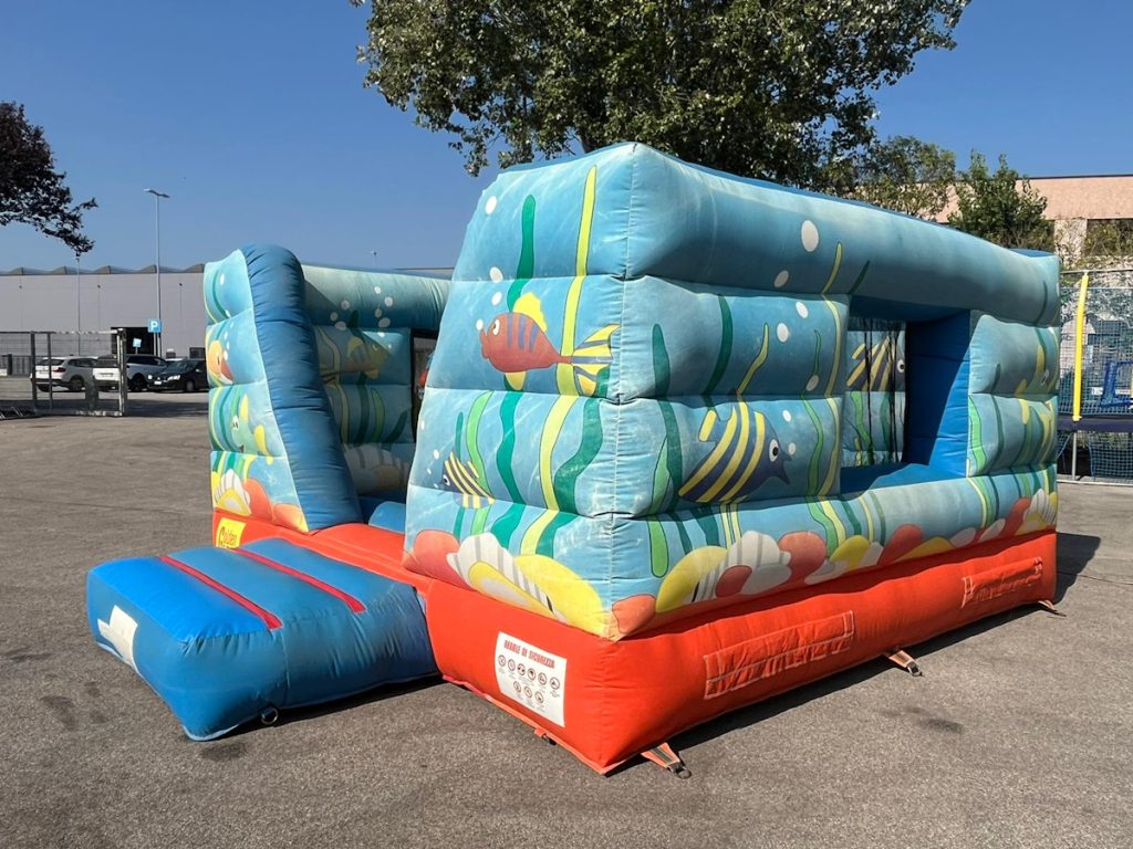 gioco gonfiabile sea world bouncer usato f2