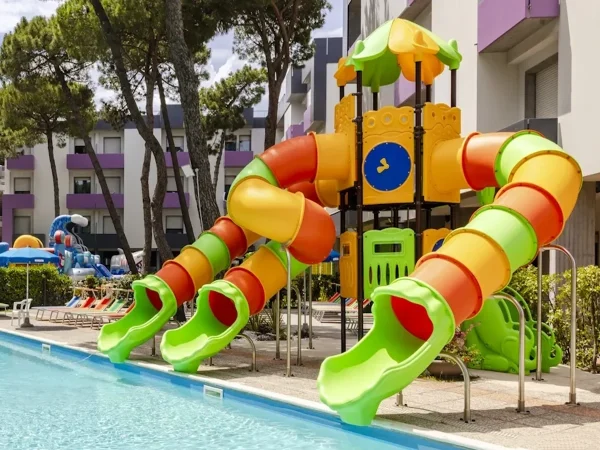 water play fantacastello california compact f1 hotel