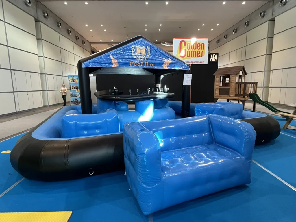 gioco gonfiabile pubblicitario chiringuito gonfiabile con piscina f1 fiera