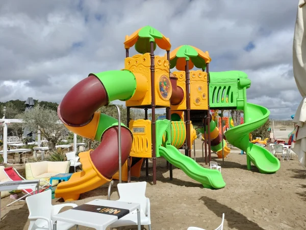 realizzazione stabilimento balneare lido adriano f2 area giochi per bambini