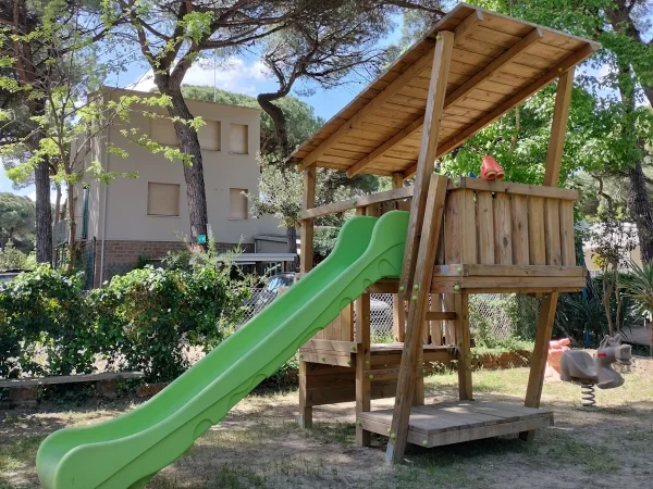 realizzazione villaggio e campeggio lido adriano f1 parco giochi bambino
