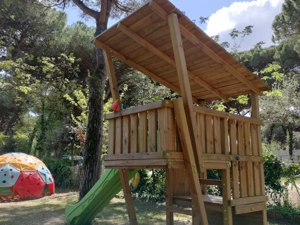 realizzazione villaggio e campeggio lido adriano f3 parco giochi bambino
