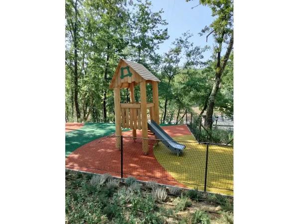 realizzazione villaggio e campeggio impruneta f5 area giochi per bambini