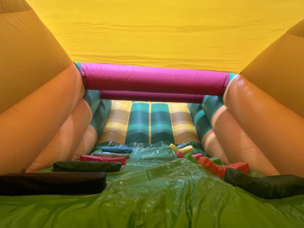 esposizione gioco gonfiabile multiattività beach challenge f5 mostra
