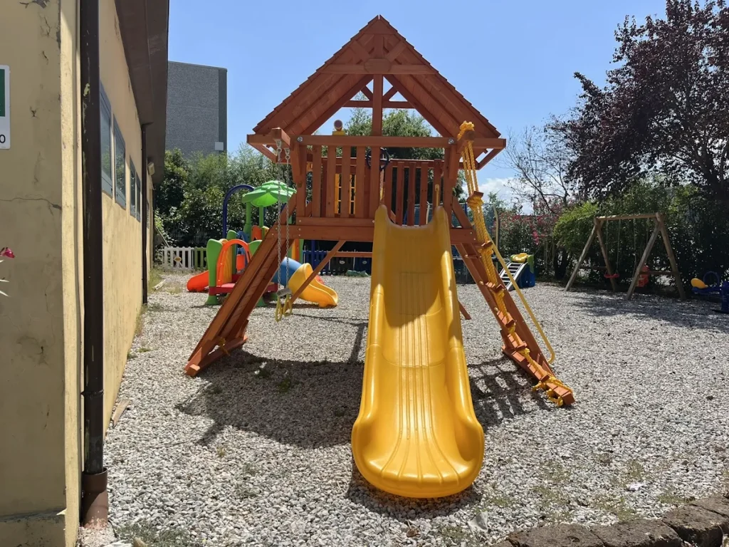 esposizione gioco in legno treehouse castle f6 mostra
