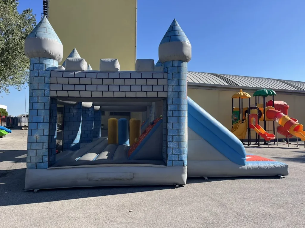 usato gioco gonfiabile multiattivita castello di re artu f4 mostra