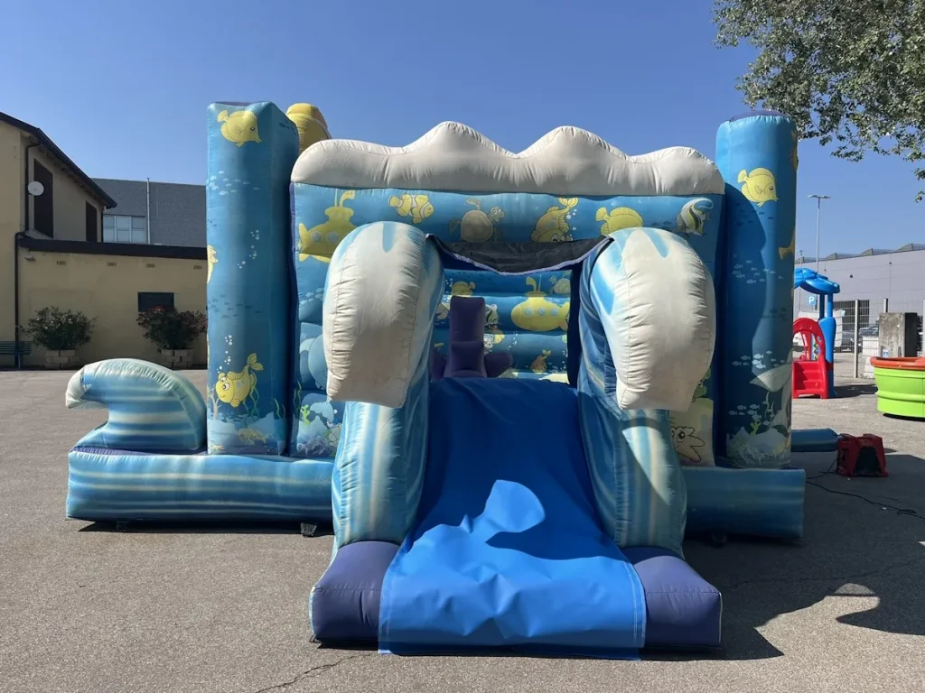 usato gioco gonfiabile salta salta ocean park f4 mostra