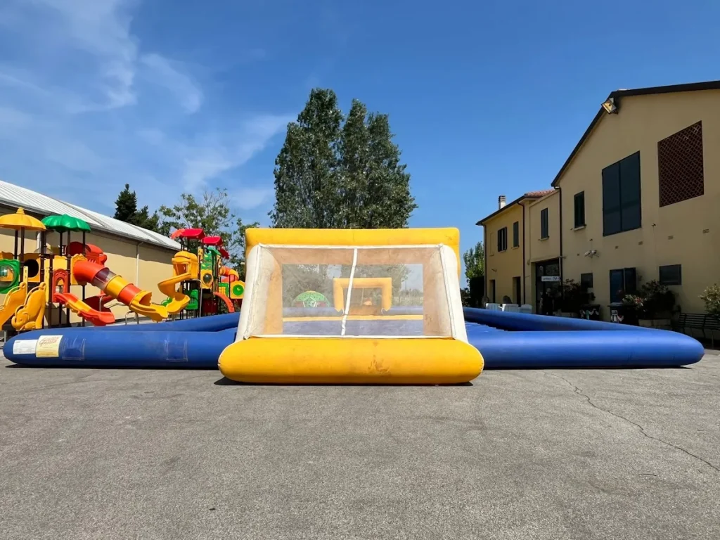 usato gioco gonfiabile spotivo calcio saponato n f3 mostra