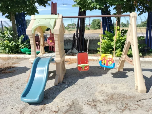 usato gioco per giardino altalena e scivolo torre con altalene play up f1 mostra