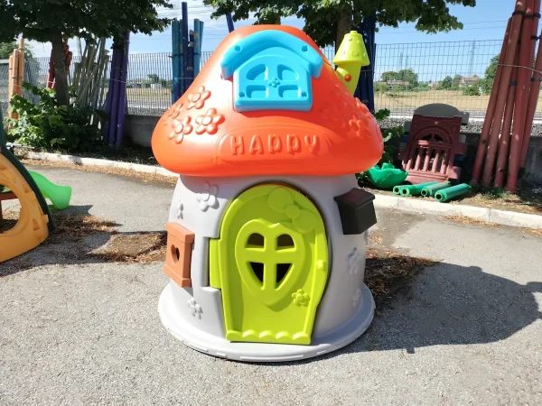 usato gioco per giardino casetta e cucina casetta dei puffi f1 mostra