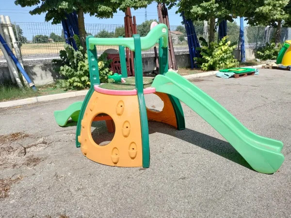 usato gioco per giardino torre doppio scivolo little tikes f1