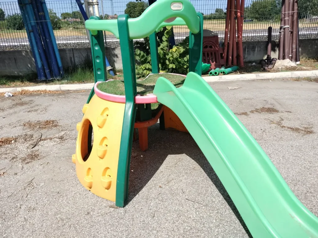 usato gioco per giardino torre doppio scivolo little tikes f4