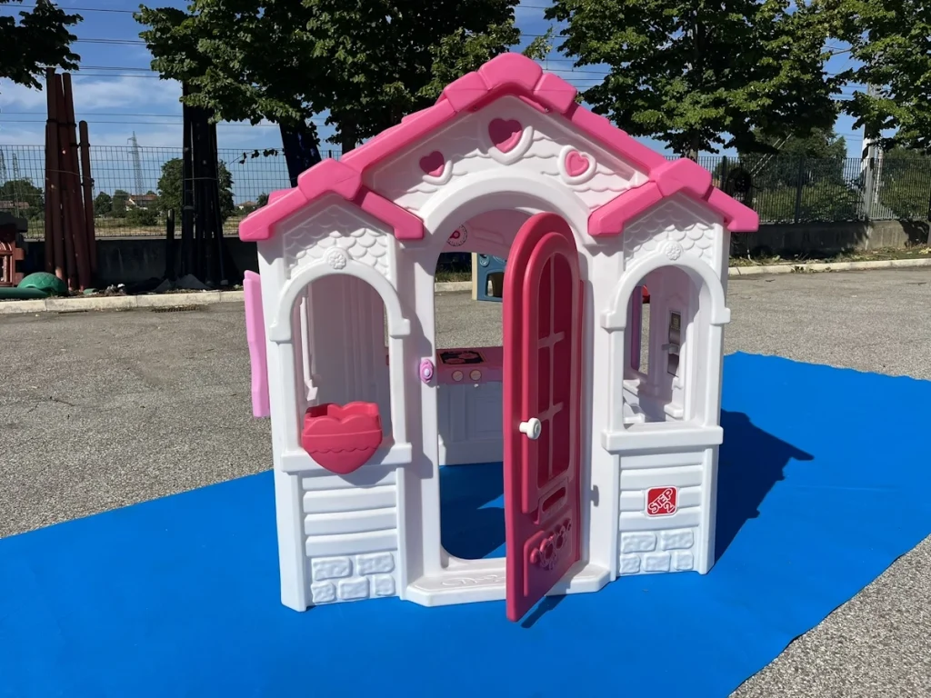 esposizione gioco per giardino casetta e cucina casa con cuori f2 mostra