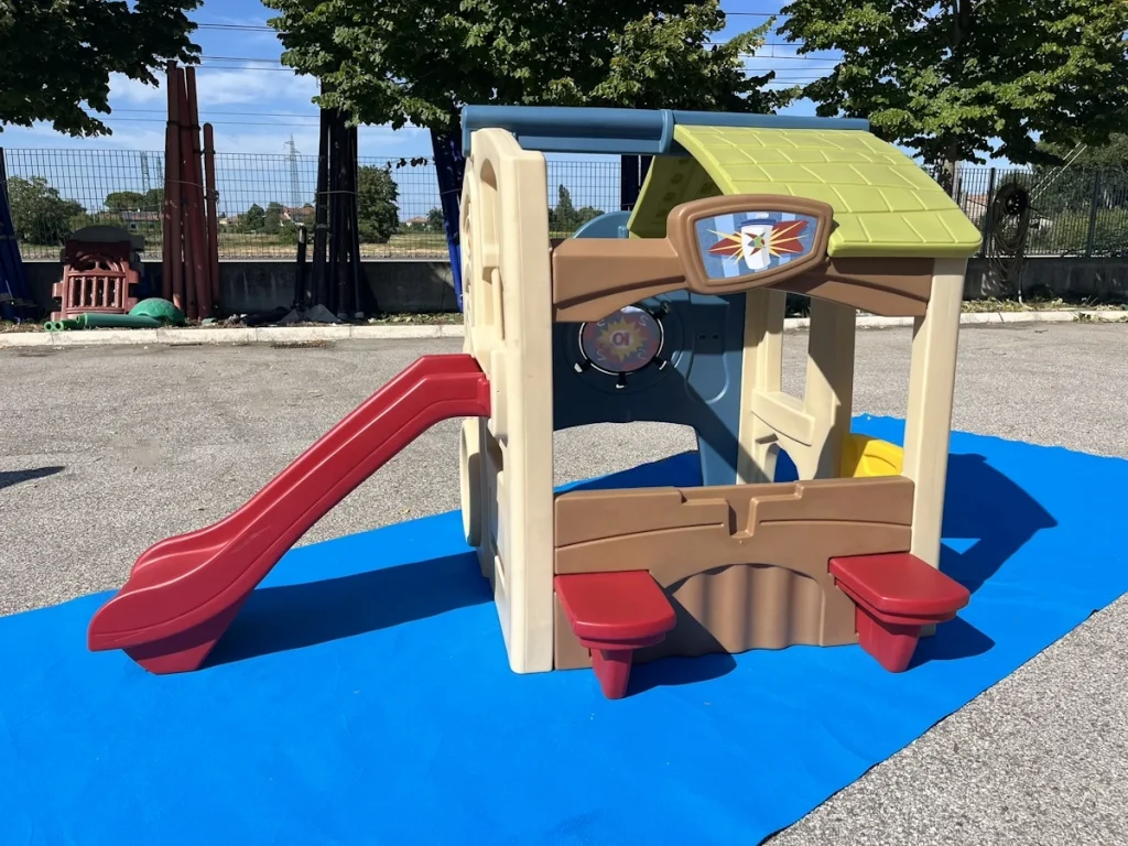 esposizione gioco per giardino casetta e cucina casetta multiattività f2 mostra