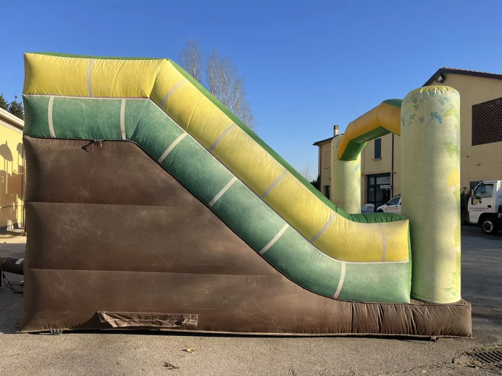 usato gioco gonfiabile scivolo baby jungle slide bsm f4 mostra