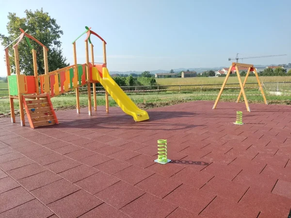 realizzazione comune cesena f1 parco giochi per bambino