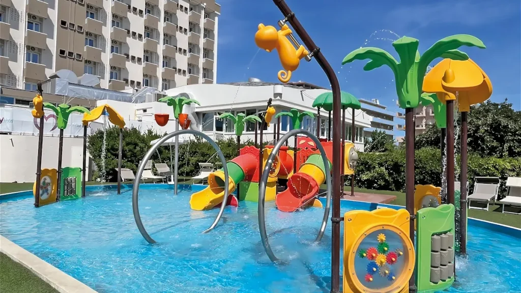 realizzazione family hotel torre pedrera f1 spray park