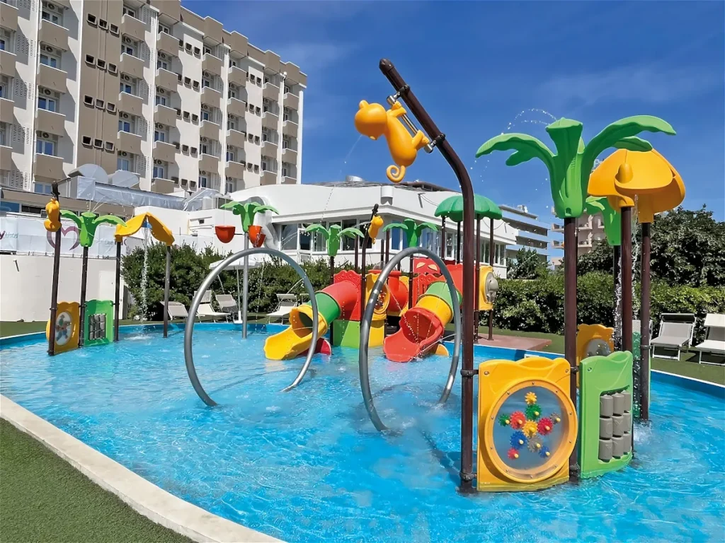 realizzazione family hotel torre pedrera f1 spray park