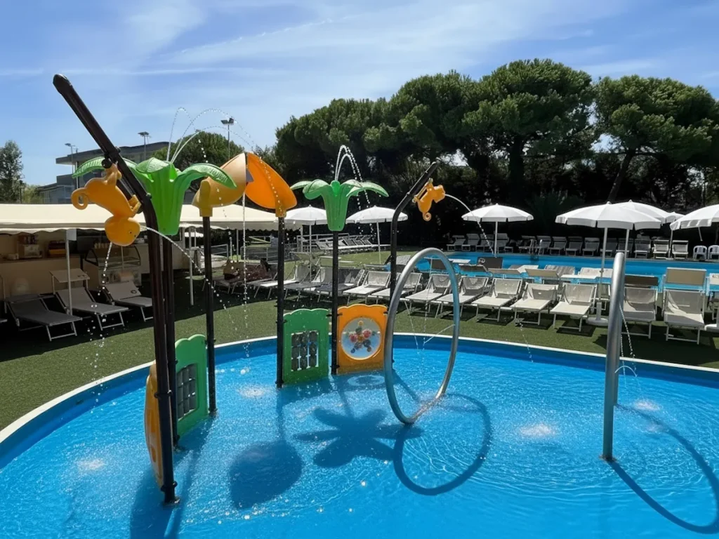 realizzazione family hotel torre pedrera f2 spray park