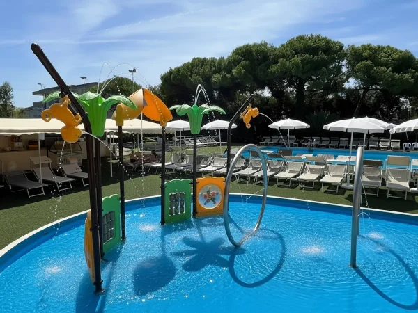 realizzazione family hotel torre pedrera f2 spray park
