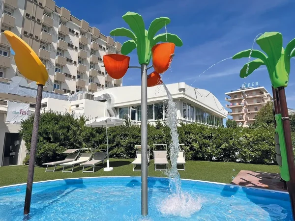 realizzazione family hotel torre pedrera f4 spray park