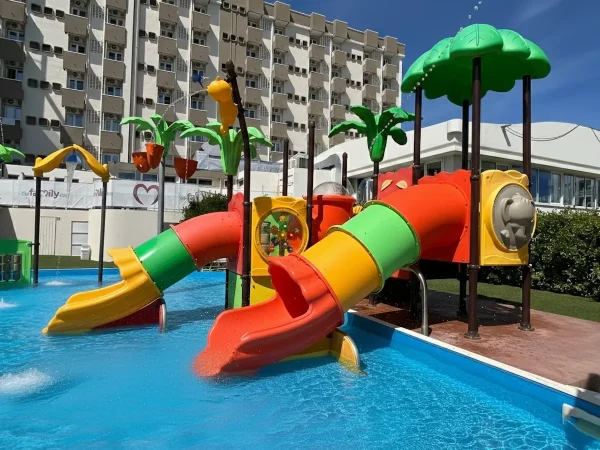 realizzazione family hotel torre pedrera f5 spray park