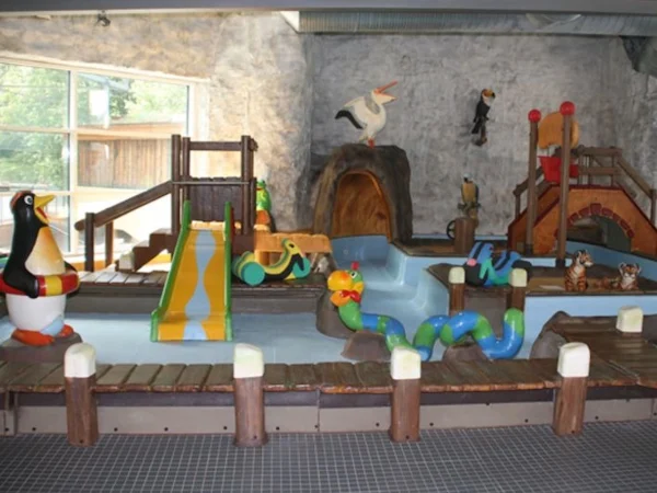 water play kiddie pool 04 f1 hotel