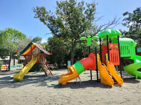 realizzazione villaggio e campeggio montescudaio f1 giochi per esterno