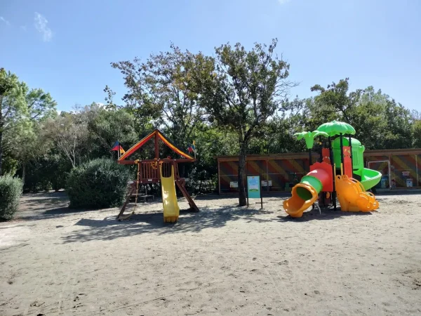 realizzazione villaggio e campeggio montescudaio f2 giochi per esterno