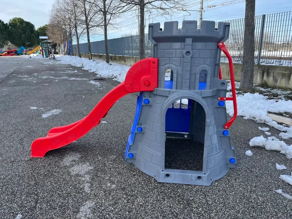 usato gioco per giardino torre scivolo medievale f4