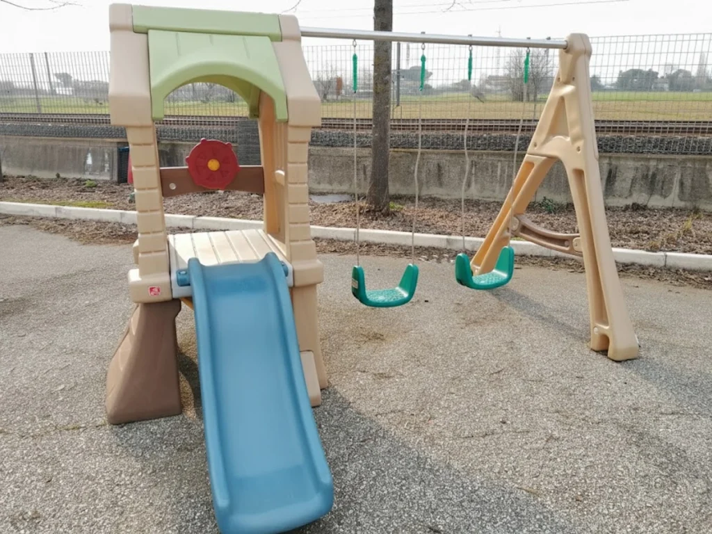 offerta usato gioco per giardino scivolo torre con altalena play up f1 mostra