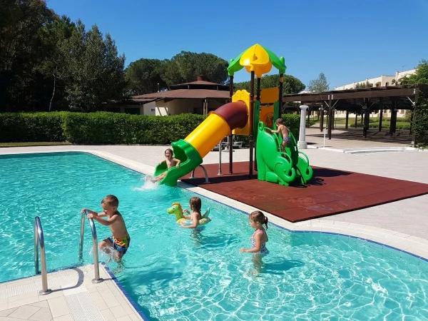 water play fantacastello forest lido pool f1 campeggio