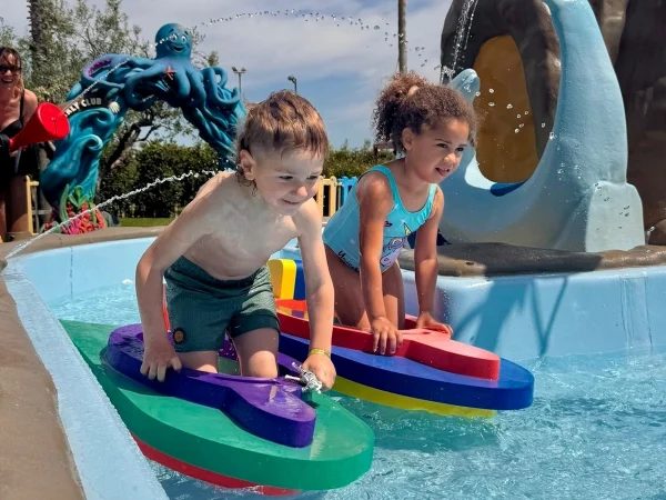 realizzazione villaggio turistico cupra marittima f1 water play in vetroresina