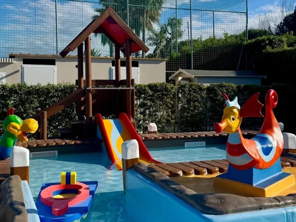 realizzazione villaggio turistico cupra marittima f2 water play in vetroresina
