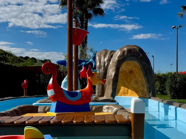 realizzazione villaggio turistico cupra marittima f3 water play in vetroresina