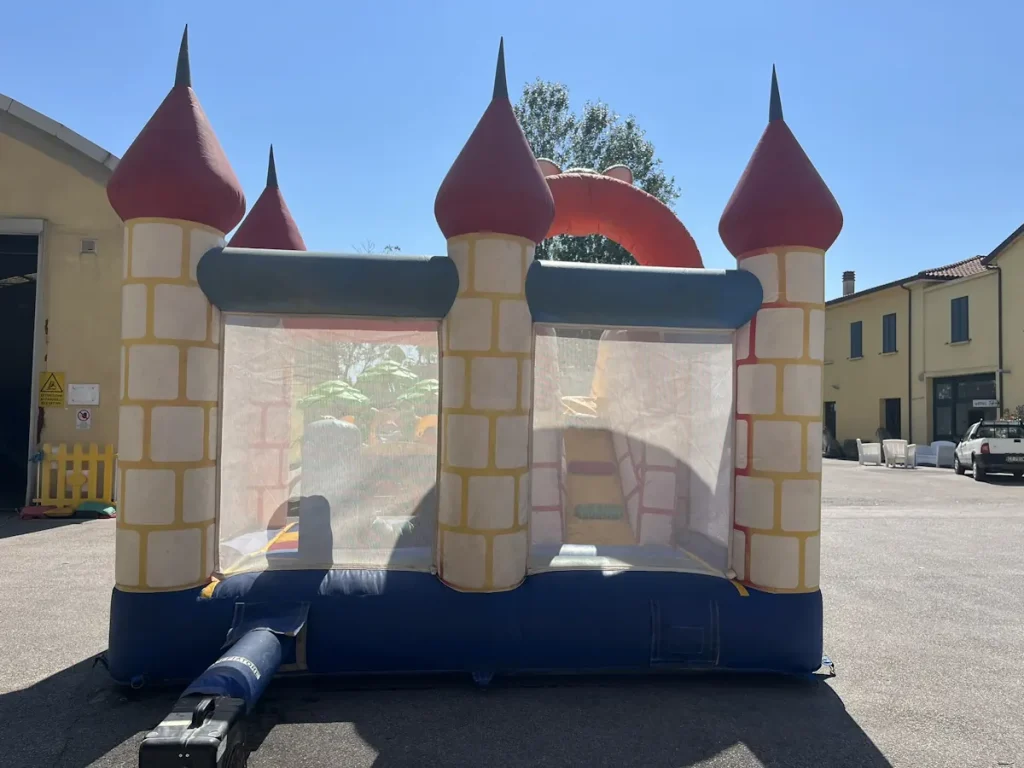 offerta usato gioco gonfibile multiattività pink castle f6 mostra