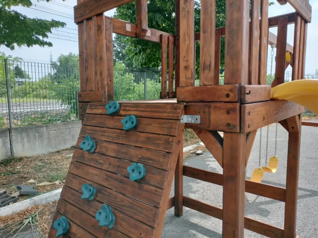 offerta usato gioco in legno rainbow treehouse usato rigenerato f3 mostra