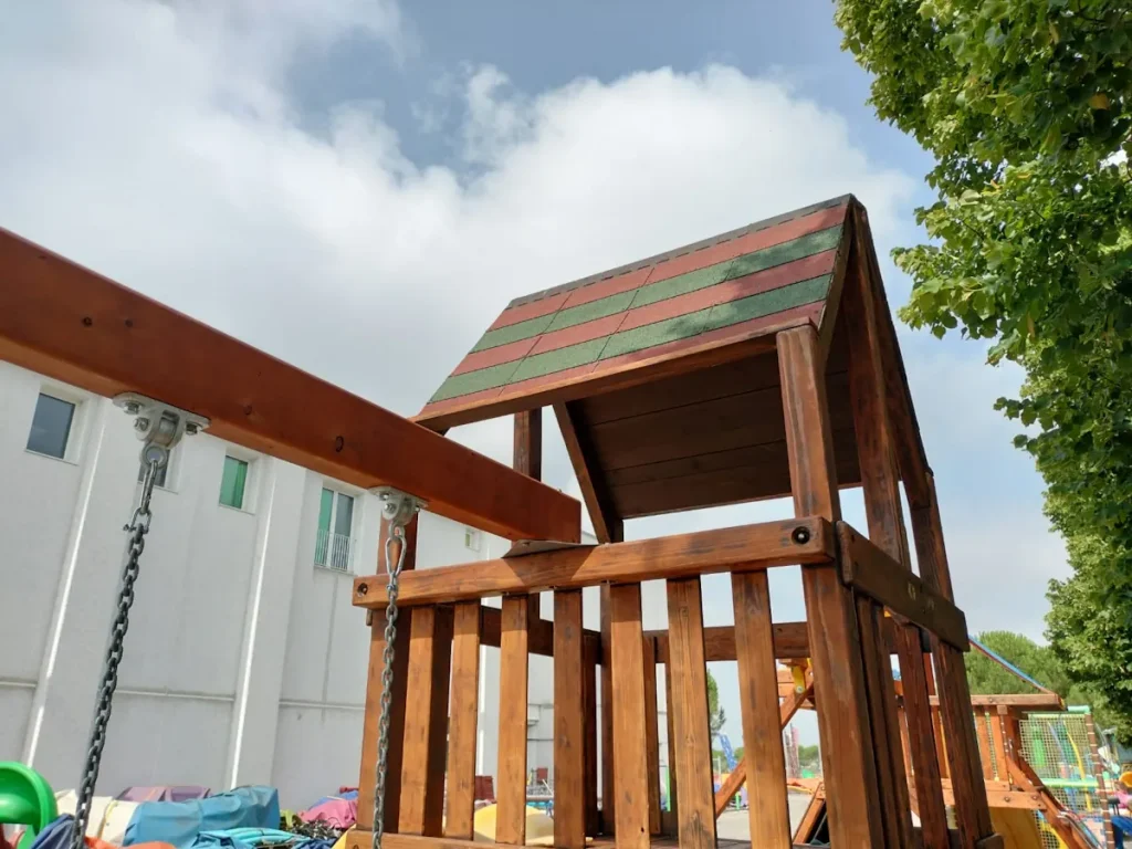 offerta usato gioco in legno rainbow treehouse usato rigenerato f4 mostra