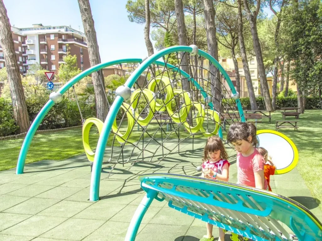 offerta usato struttura di arrampicata sport and play 050 usata ricondizionata f6 parco pubblico