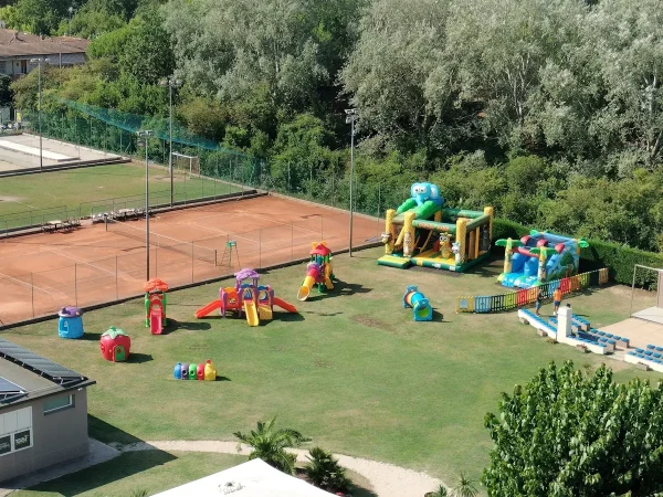 realizzazione parco gioco outdoor f1 family hotel cesenatico