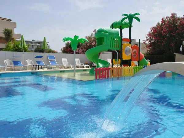 realizzazione piscina family hotel giulianova f1 playground per esterno
