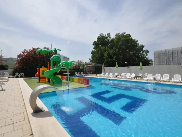 realizzazione piscina family hotel giulianova f2 playground per esterno