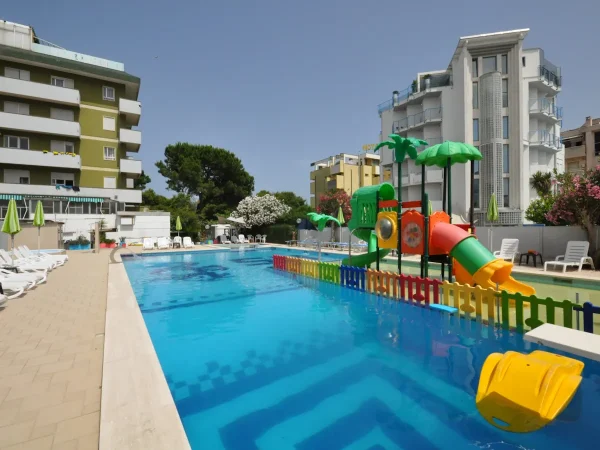 realizzazione piscina family hotel giulianova f4 playground per esterno